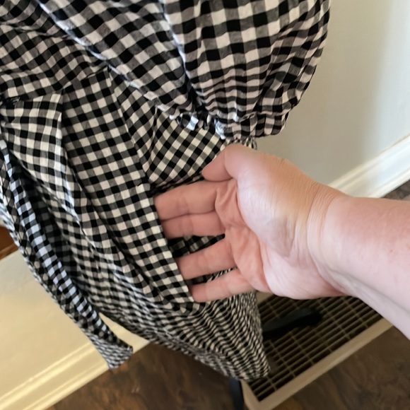 NWT black and white gingham print wrap dress with pockets. - Picture 4 of 9
